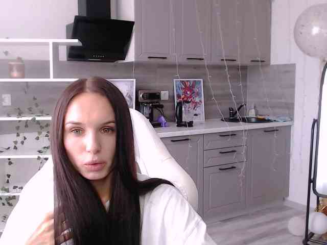 NicoleMerz webcam