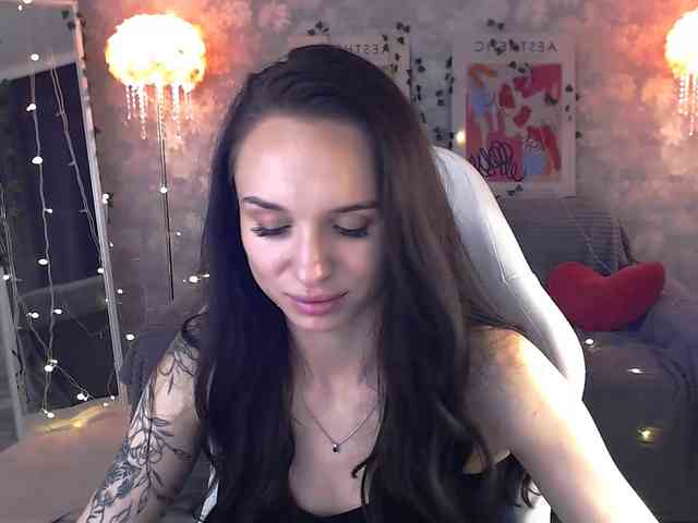NicoleMerz webcam