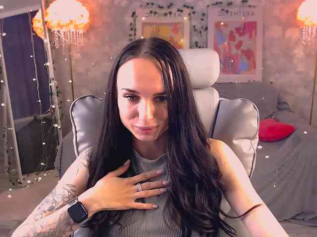 NicoleMerz webcam