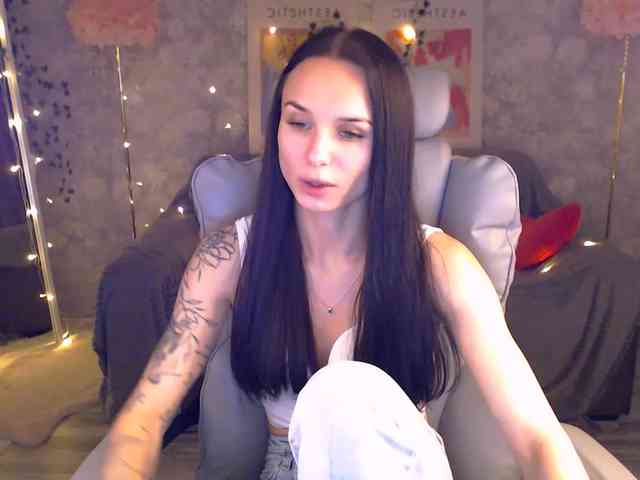 NicoleMerz webcam