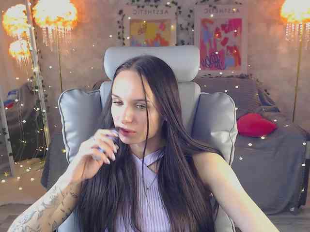 NicoleMerz webcam