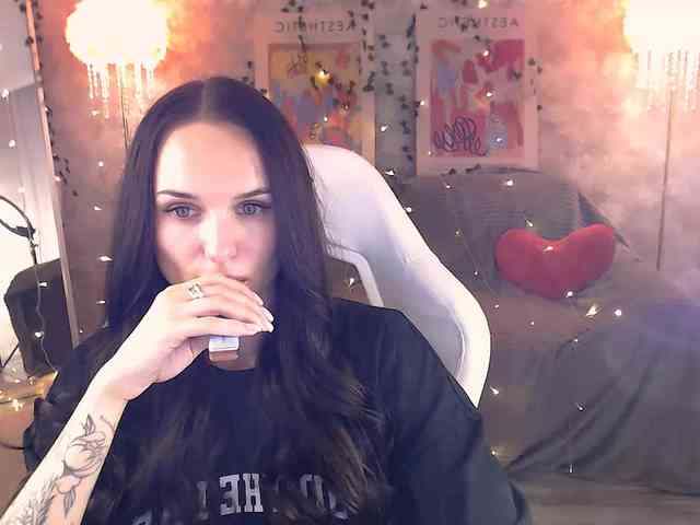 NicoleMerz webcam