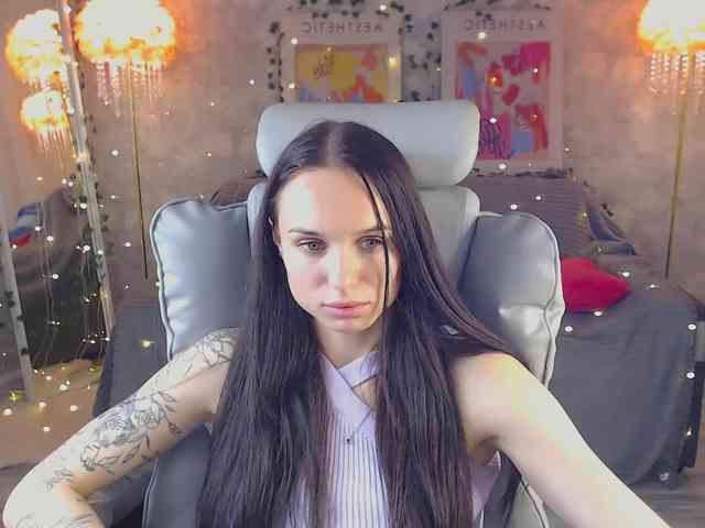 NicoleMerz webcam