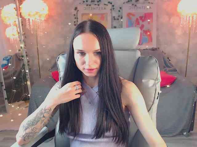 NicoleMerz webcam