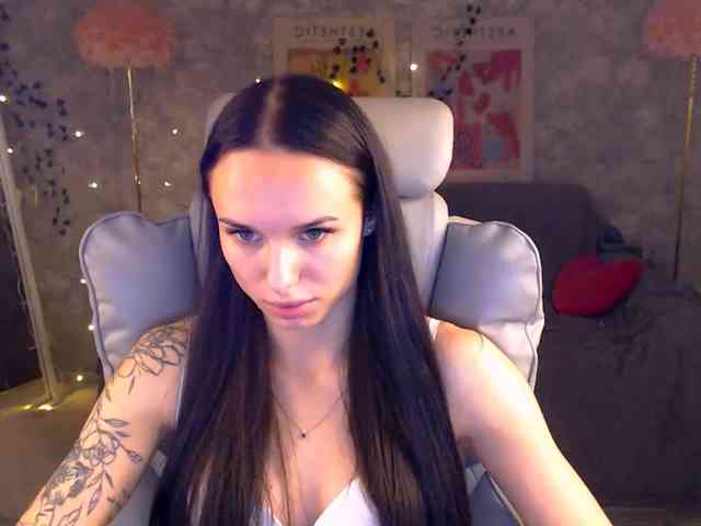 NicoleMerz webcam