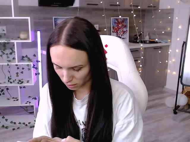 NicoleMerz webcam