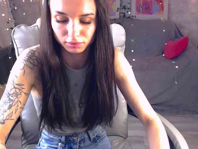 NicoleMerz webcam