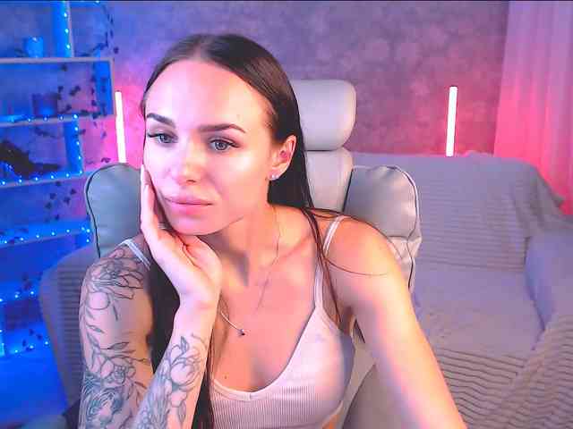 NicoleMerz webcam