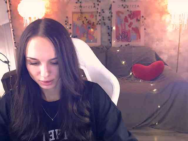 NicoleMerz webcam