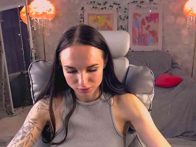 NicoleMerz webcam