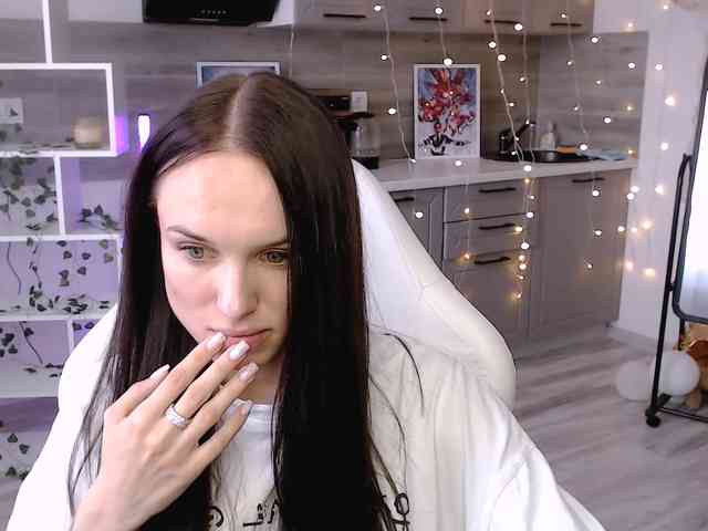 NicoleMerz webcam