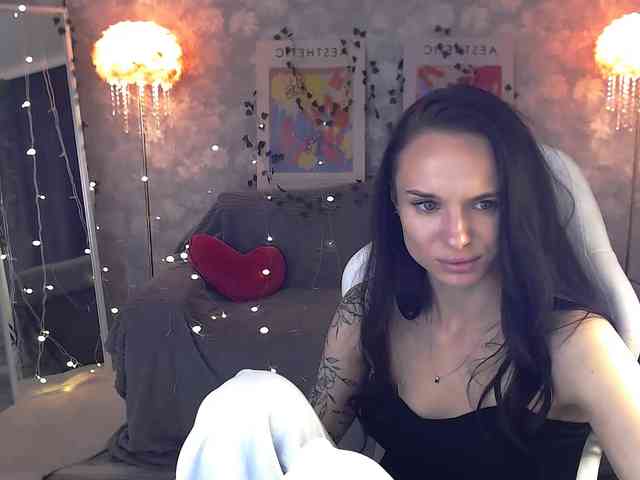 NicoleMerz webcam