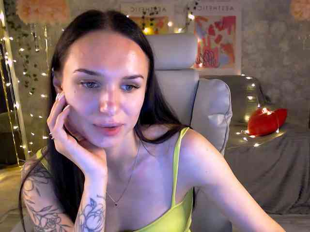 NicoleMerz Sex Cam Show
