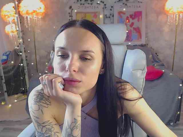 NicoleMerz webcam