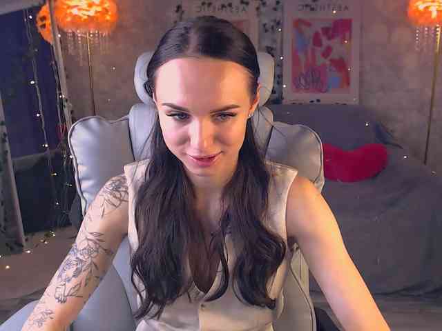 NicoleMerz webcam