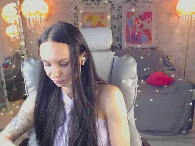 NicoleMerz webcam