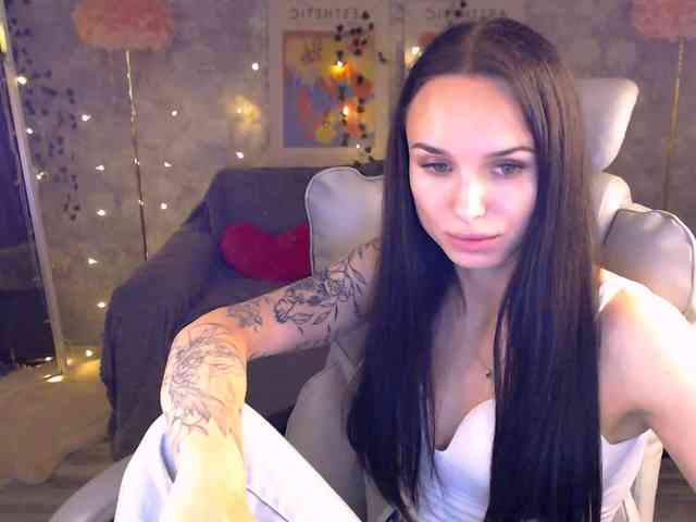 NicoleMerz webcam