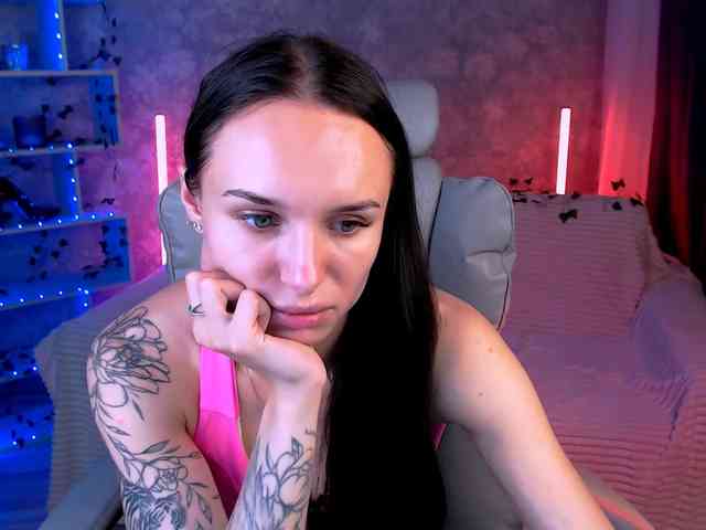 NicoleMerz webcam