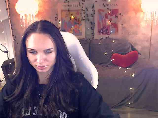 NicoleMerz webcam