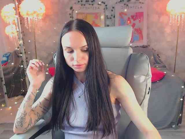 NicoleMerz webcam