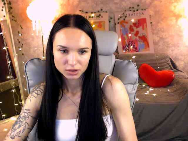 NicoleMerz webcam