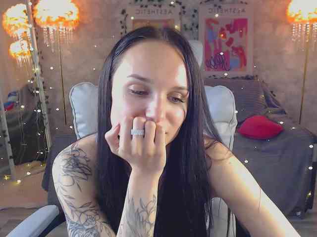 NicoleMerz webcam