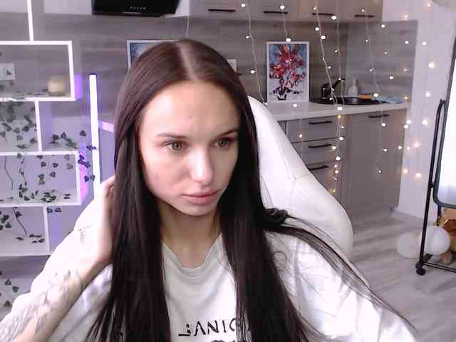 NicoleMerz webcam