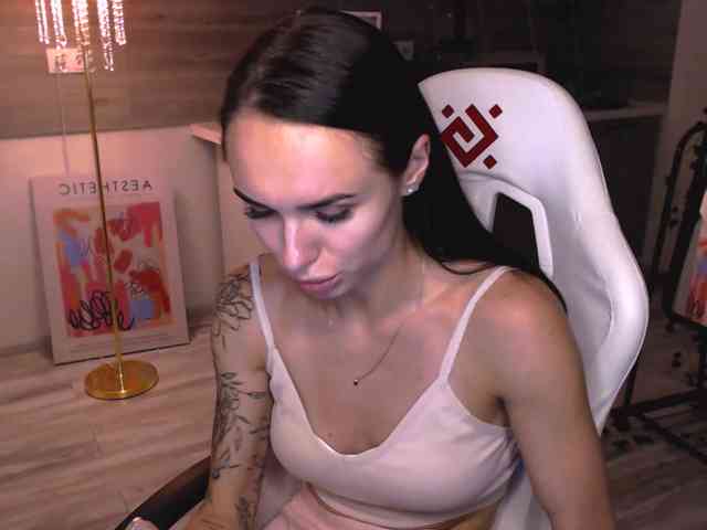 NicoleMerz webcam