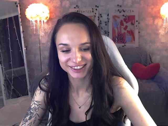 NicoleMerz webcam