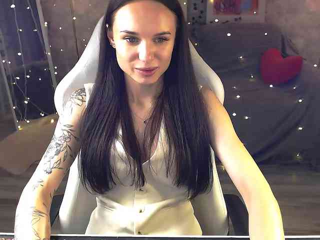 NicoleMerz webcam