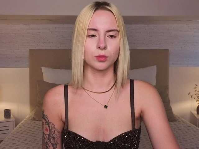 Bella-crazyy live cam on BongaCams