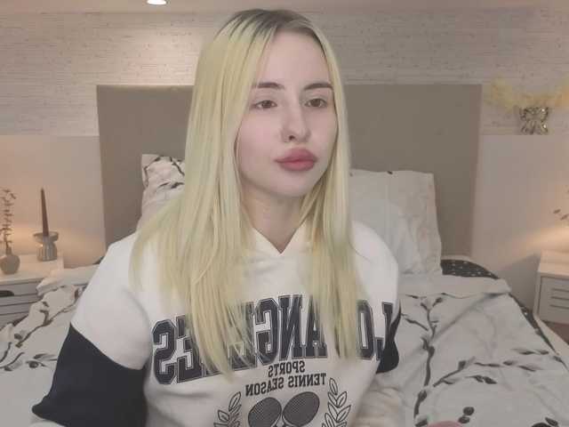 Bella-crazyy live cam on BongaCams