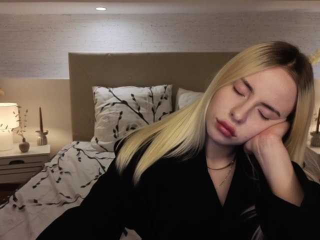 Bella-crazyy live cam on BongaCams
