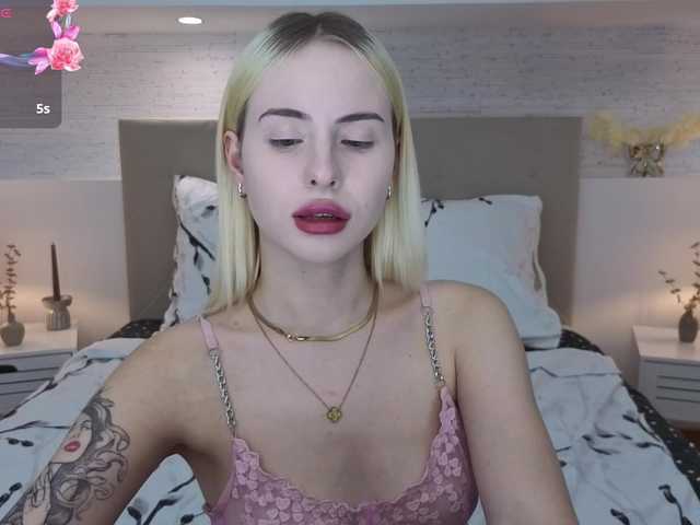 Bella-crazyy live cam on BongaCams