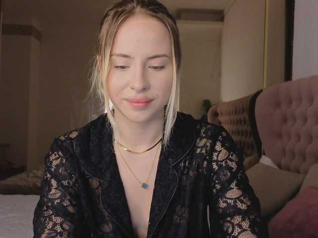 Bella-crazyy live cam on BongaCams