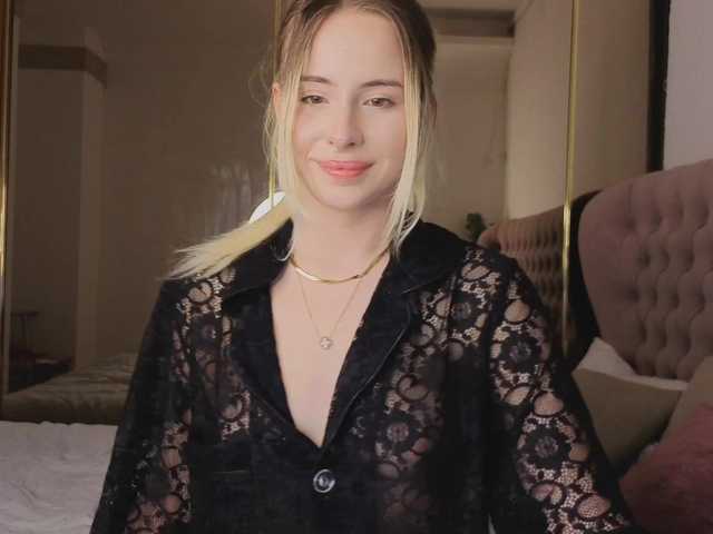 Bella-crazyy live cam on BongaCams