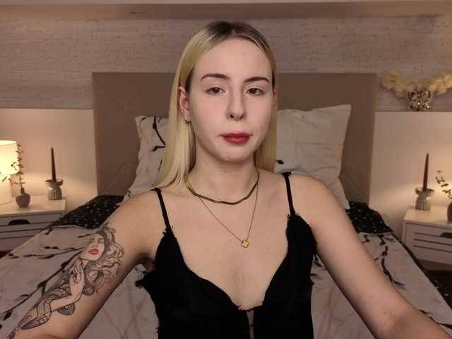 Bella-crazyy live cam on BongaCams