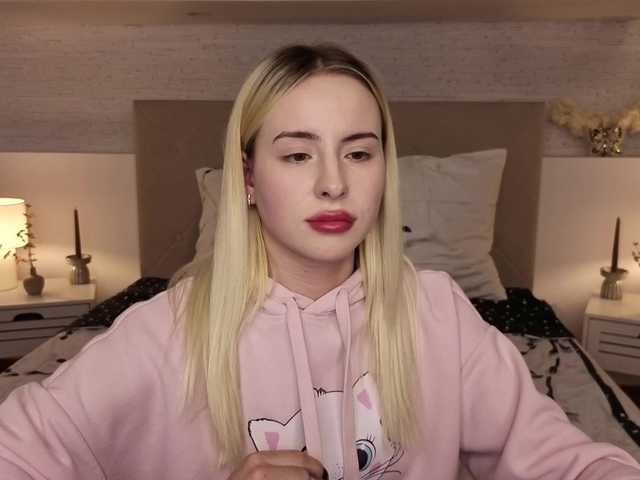 Bella-crazyy live cam on BongaCams