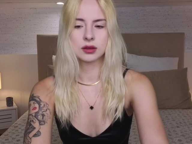 Bella-crazyy live cam on BongaCams