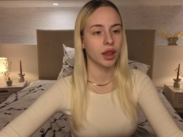 Bella-crazyy live cam preview