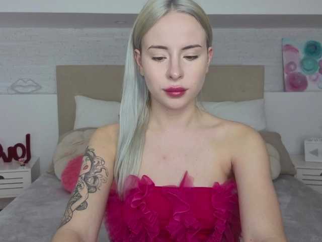 Bella-crazyy live cam on BongaCams