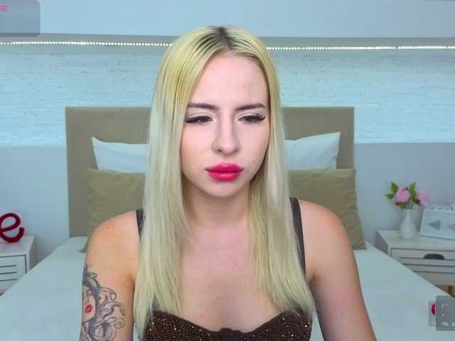 Bella-crazyy live cam on BongaCams