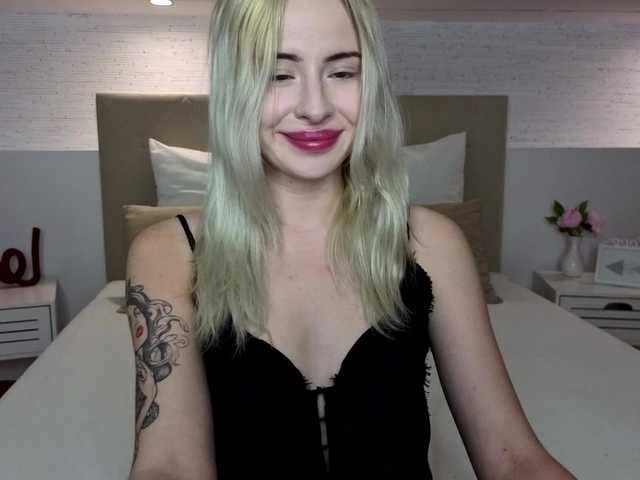 Bella-crazyy live cam on BongaCams