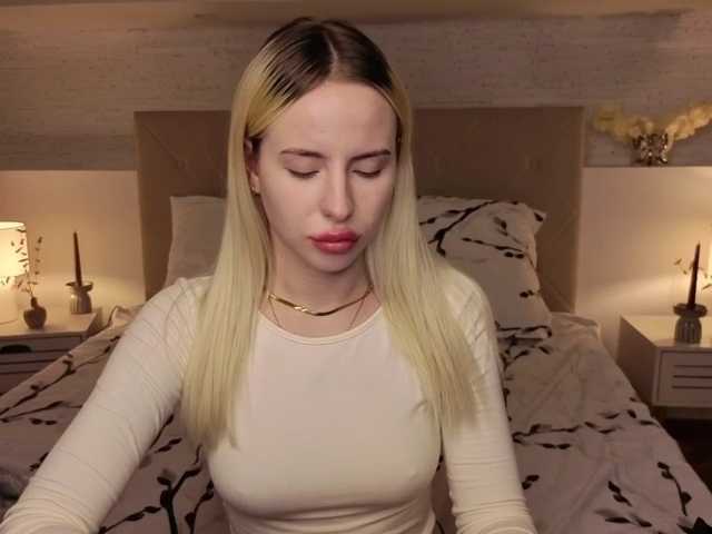 Bella-crazyy live cam on BongaCams