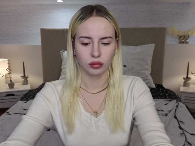 Bella-crazyy live cam on BongaCams