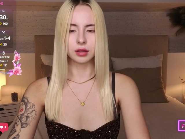 Bella-crazyy live cam on BongaCams