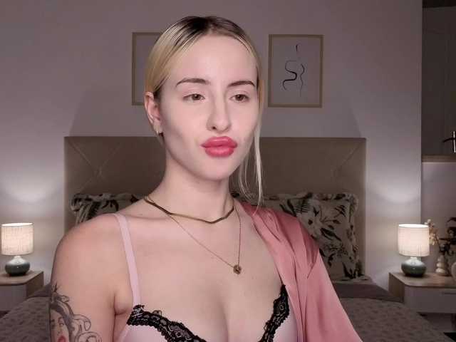 Bella-crazyy live cam on BongaCams
