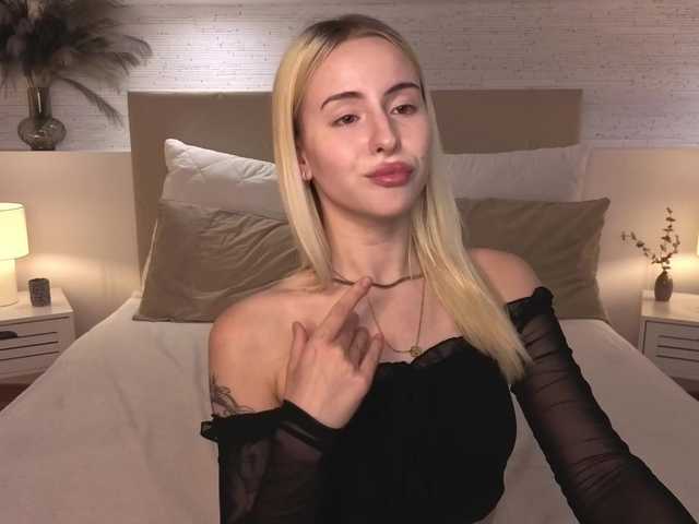 Bella-crazyy live cam on BongaCams