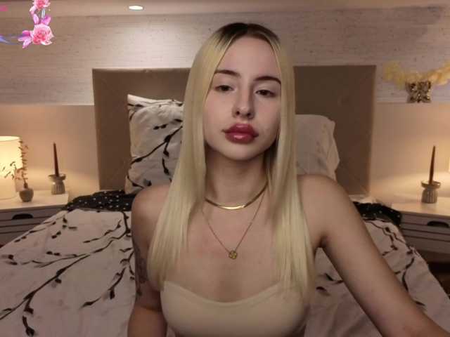 Bella-crazyy live cam on BongaCams