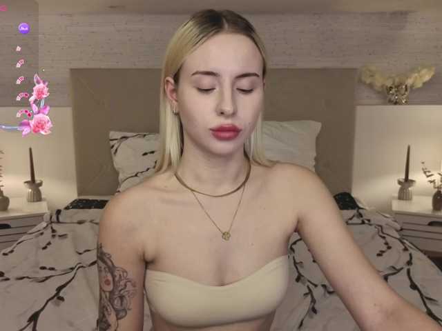 Bella-crazyy live cam on BongaCams